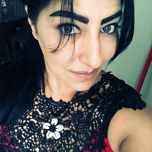 Meet your Posher, Rosalinda